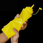 Large Squeeze Condiment Bottles with Nozzles Ketchup BBQ Sauces Olive Oil Bottle Dispenser Squeeze Sauce Bottle Kitchen Gadget
