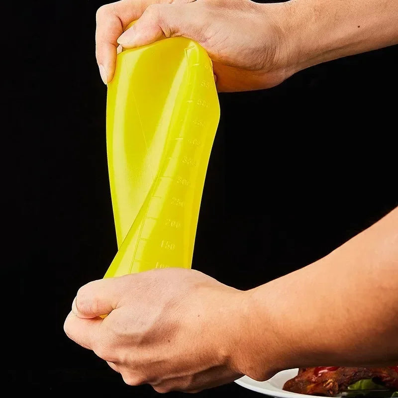 Large Squeeze Condiment Bottles with Nozzles Ketchup BBQ Sauces Olive Oil Bottle Dispenser Squeeze Sauce Bottle Kitchen Gadget
